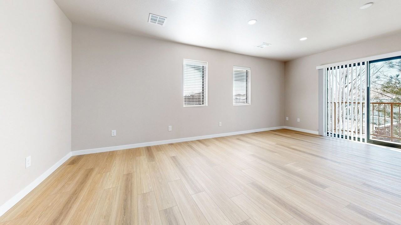 1027 Eagle Dr - Photo 2 of 25