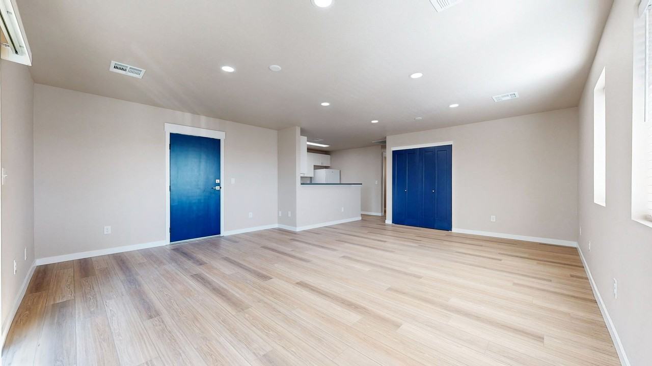 1027 Eagle Dr - Photo 3 of 25