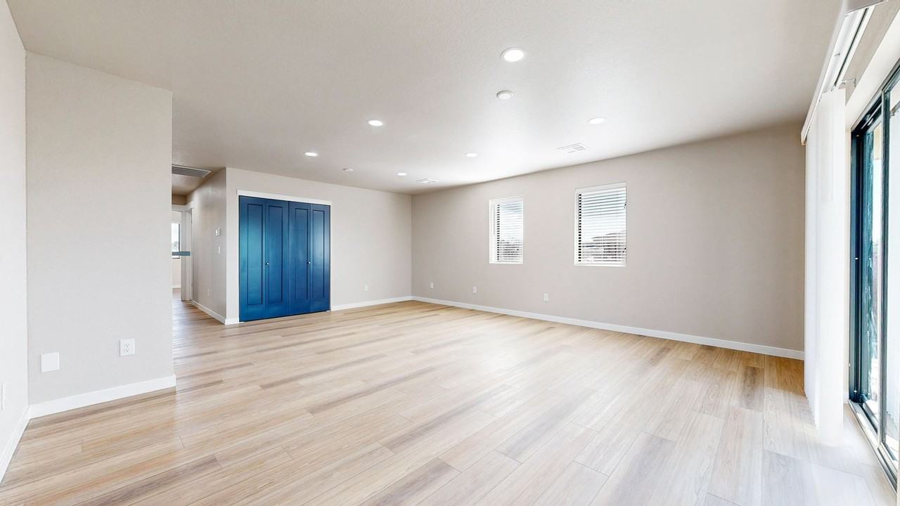 1027 Eagle Dr - Photo 4 of 25