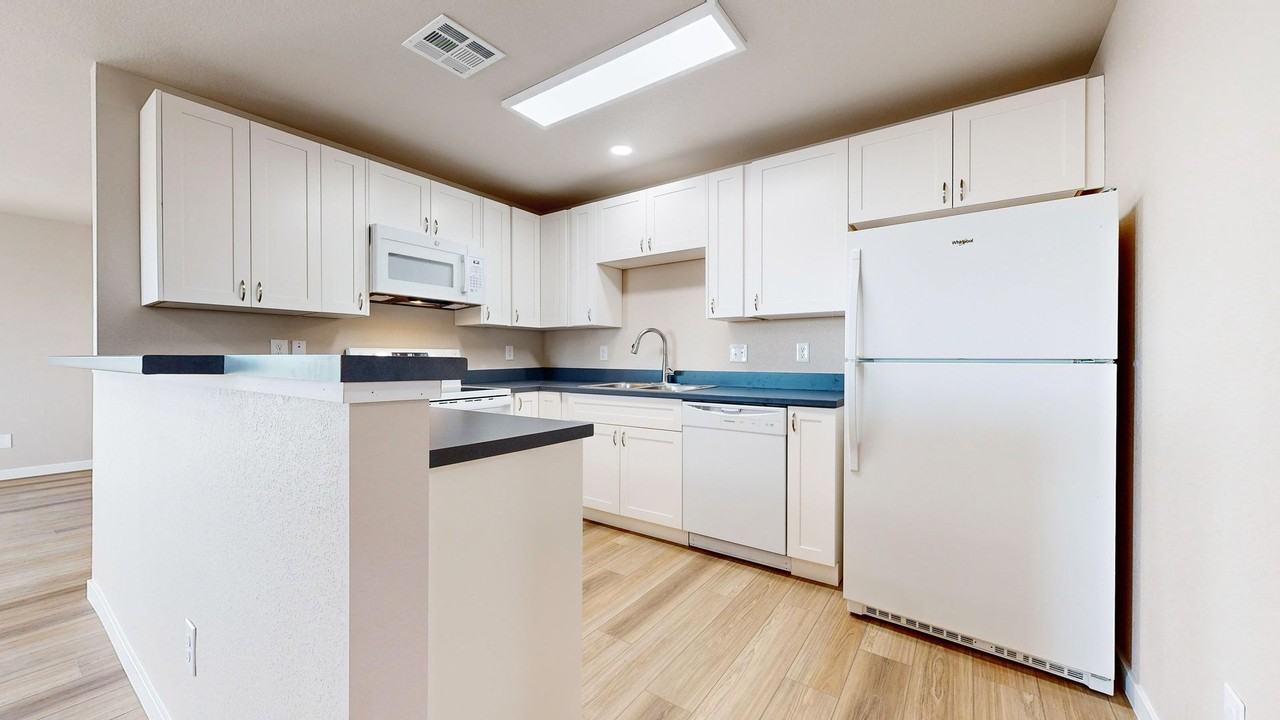 1027 Eagle Dr - Photo 6 of 25