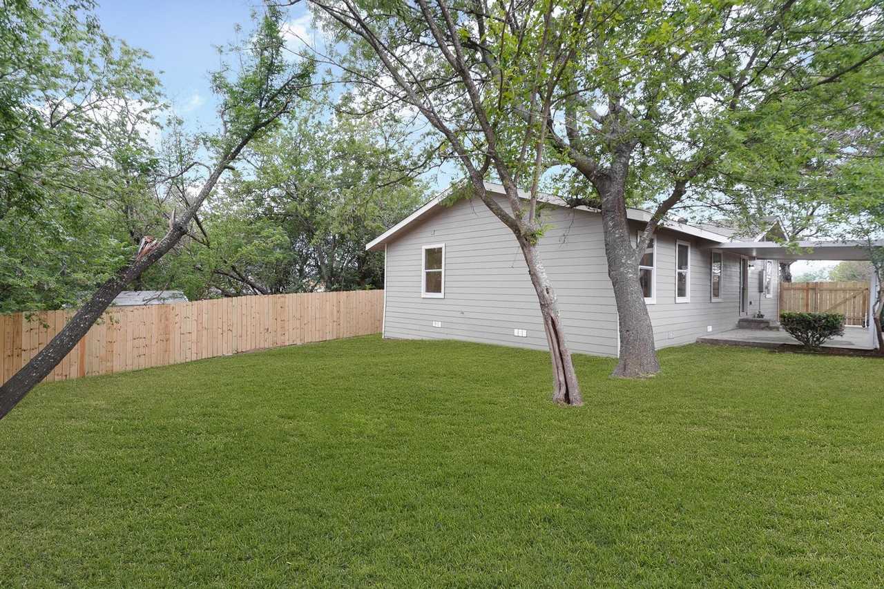 1326 Ervin St - Photo 2 of 14