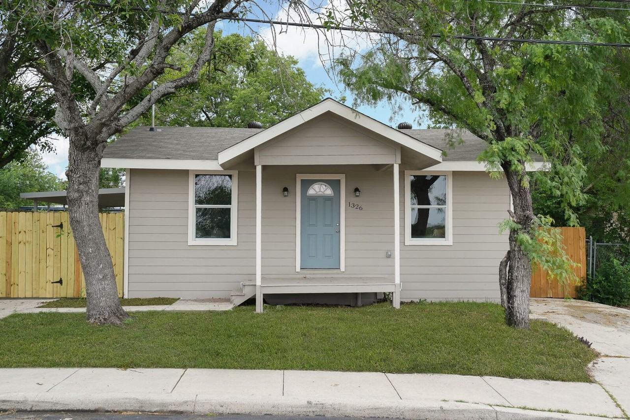 1326 Ervin St - Photo 3 of 14