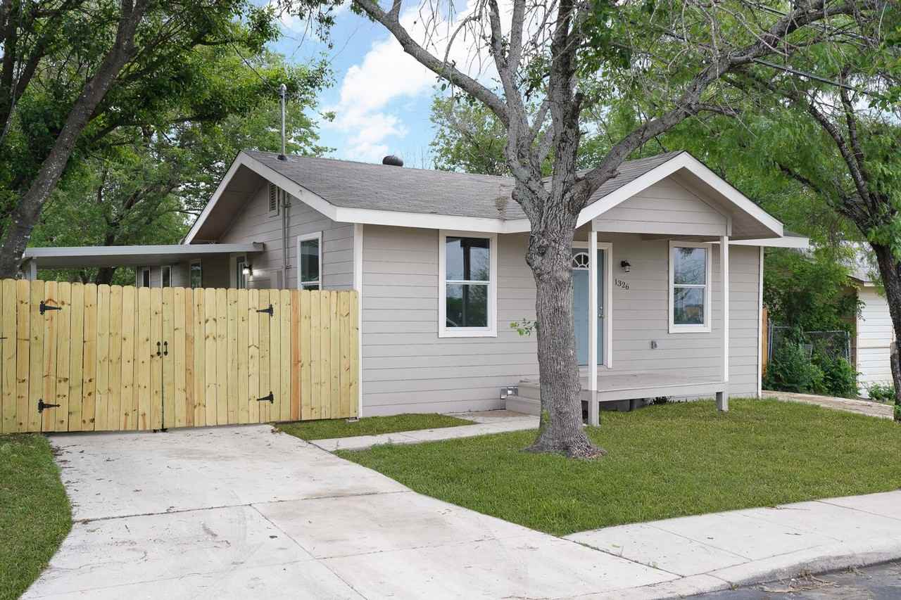 1326 Ervin St - Photo 4 of 14