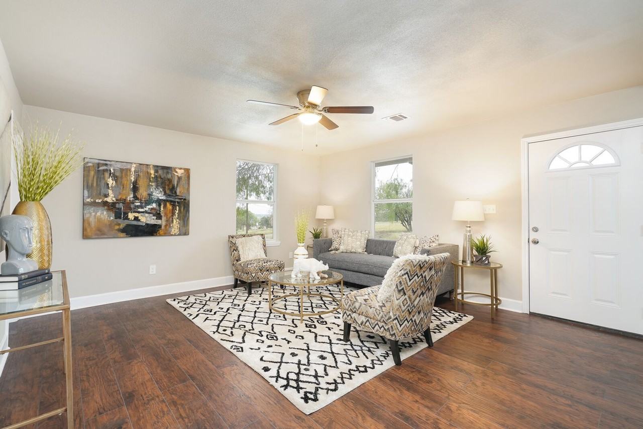1326 Ervin St - Photo 6 of 14