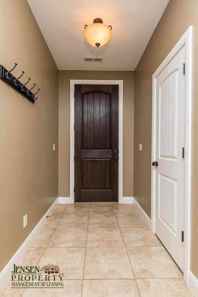 389 N 1270 W - Photo 4 of 21