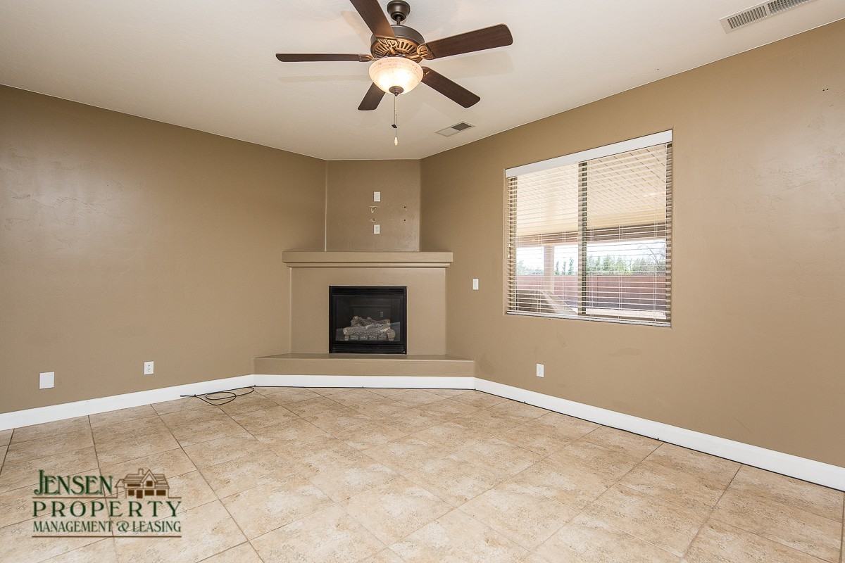 389 N 1270 W - Photo 5 of 21