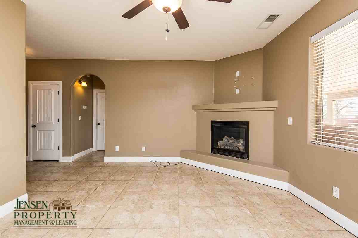 389 N 1270 W - Photo 6 of 21