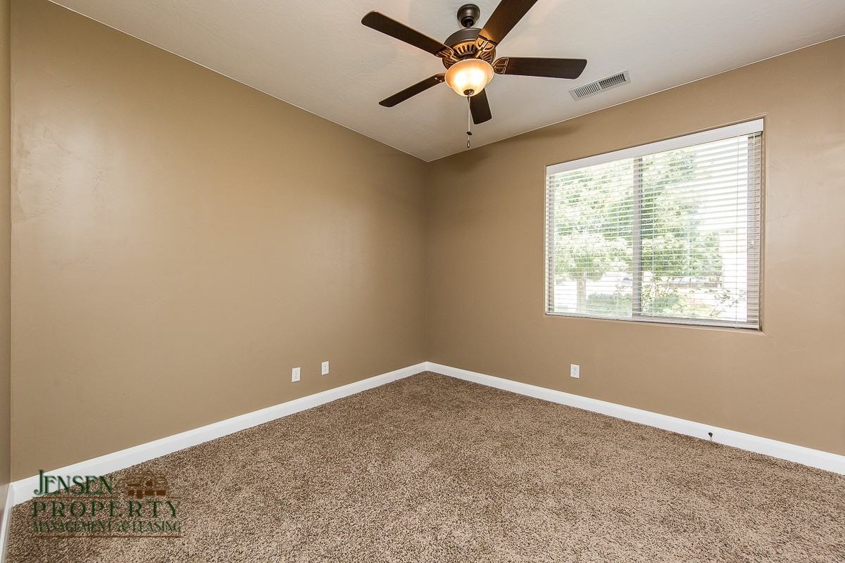 389 N 1270 W - Photo 7 of 21
