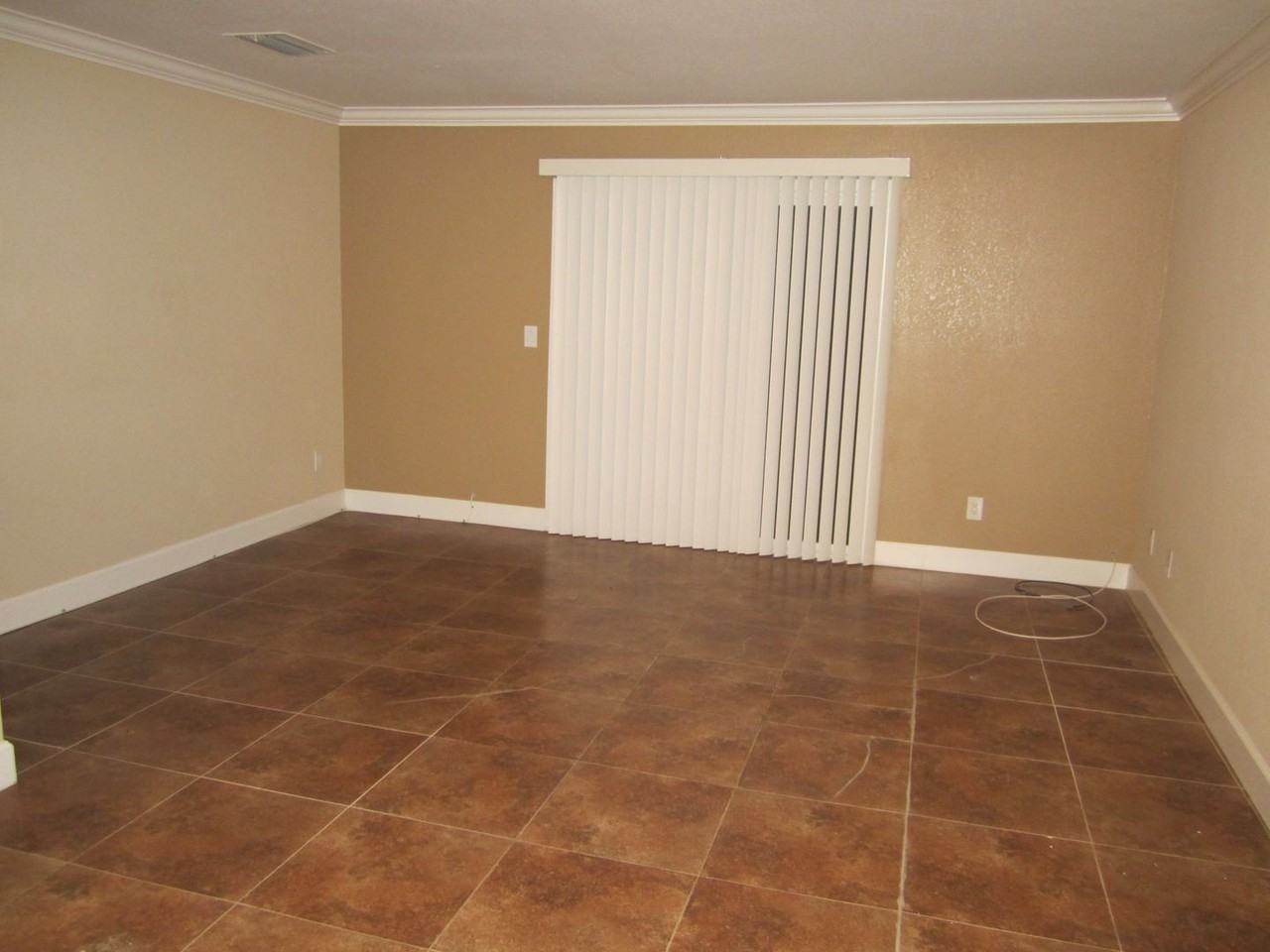 138 Tammy Cir - Photo 3 of 18