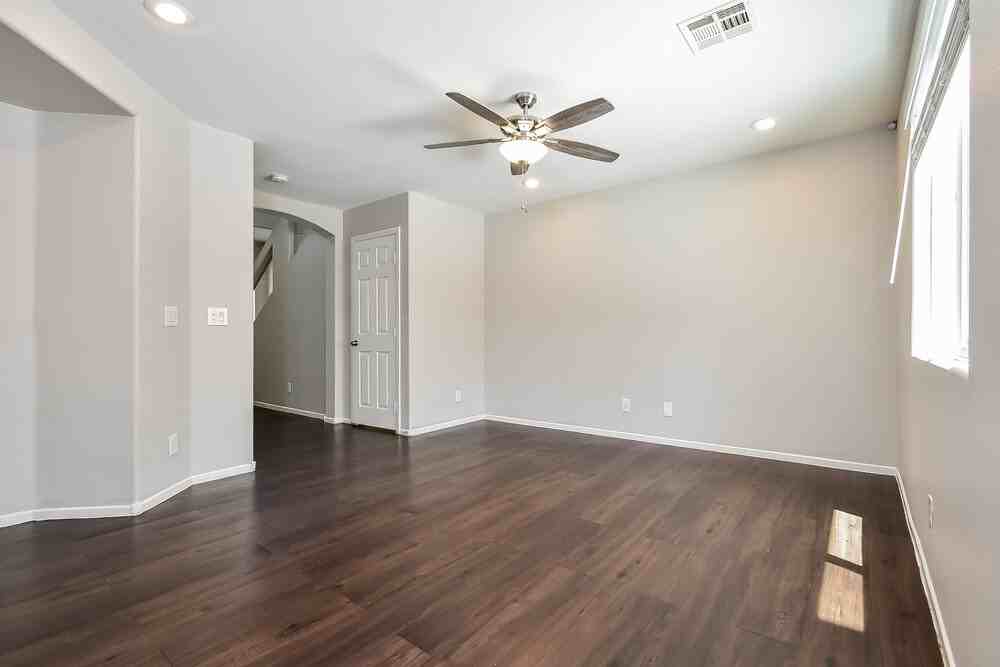 9213 Millikan Ave - Photo 5 of 17