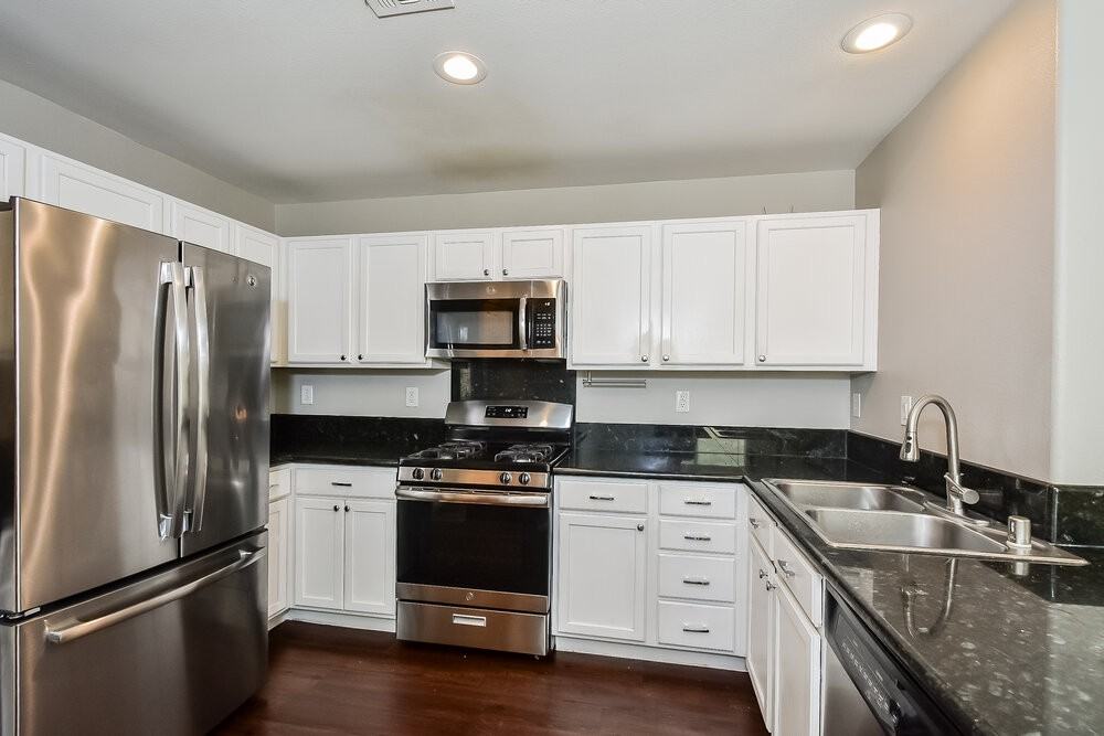 9213 Millikan Ave - Photo 7 of 17