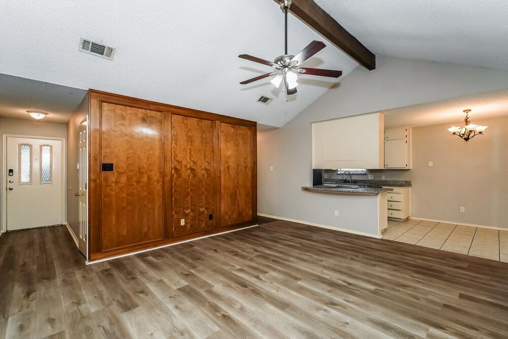 709 Daniels Dr - Photo 3 of 16