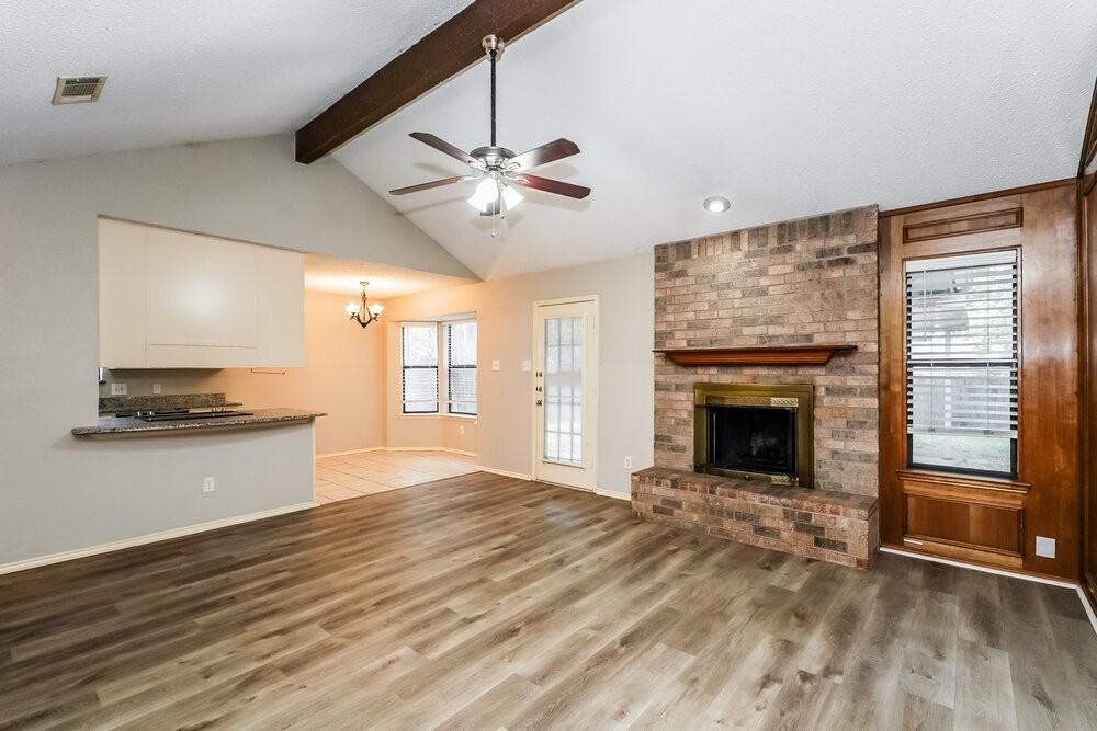 709 Daniels Dr - Photo 4 of 16