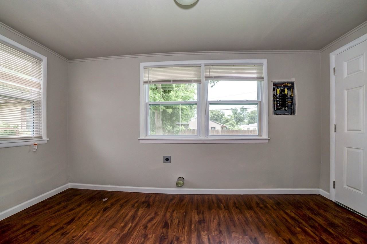 1733 E Marshall St - Photo 5 of 23
