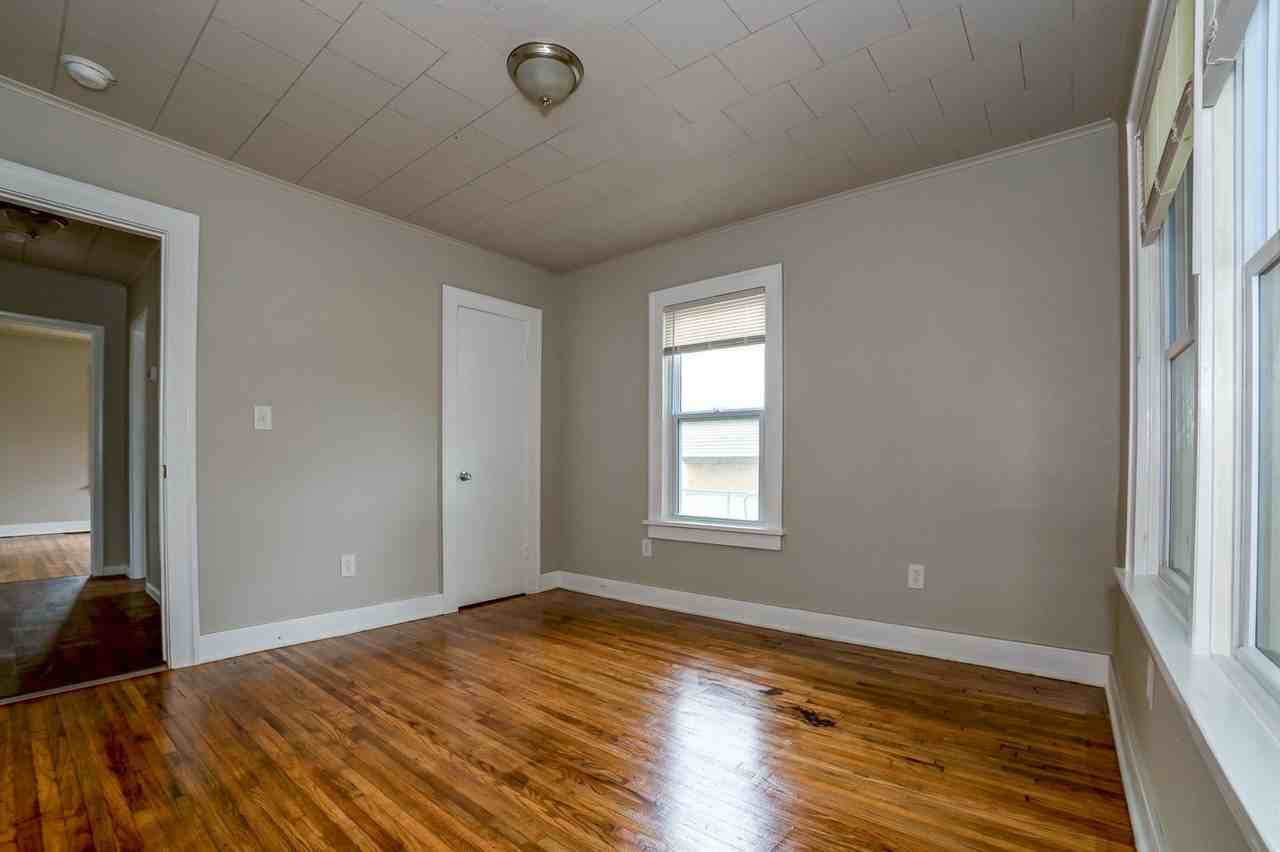 1733 E Marshall St - Photo 2 of 23