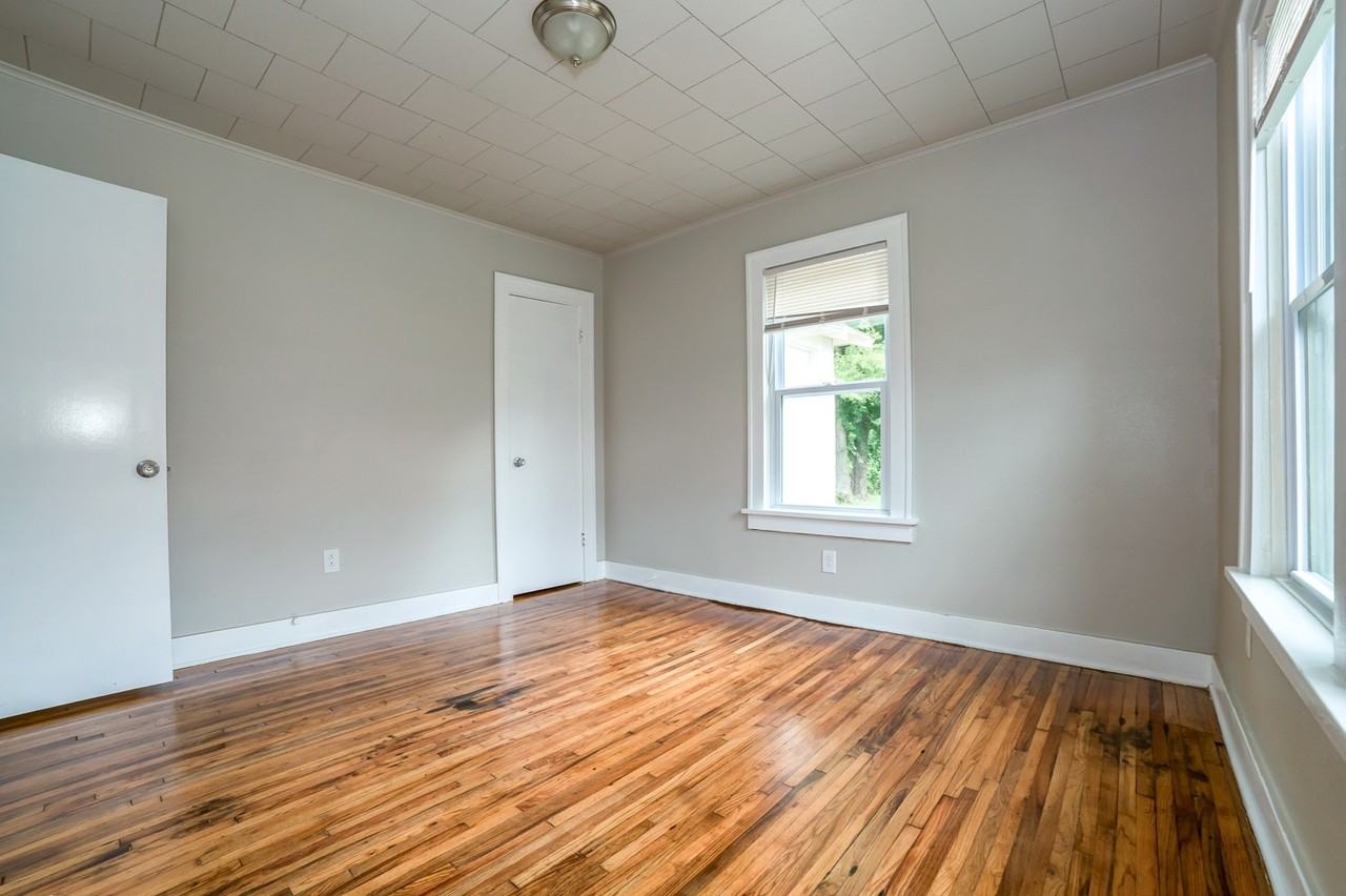 1733 E Marshall St - Photo 6 of 23