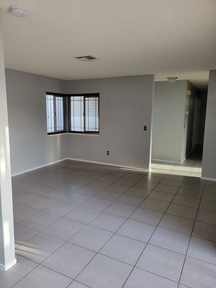 5348 Ravendale Cir - Photo 5 of 20