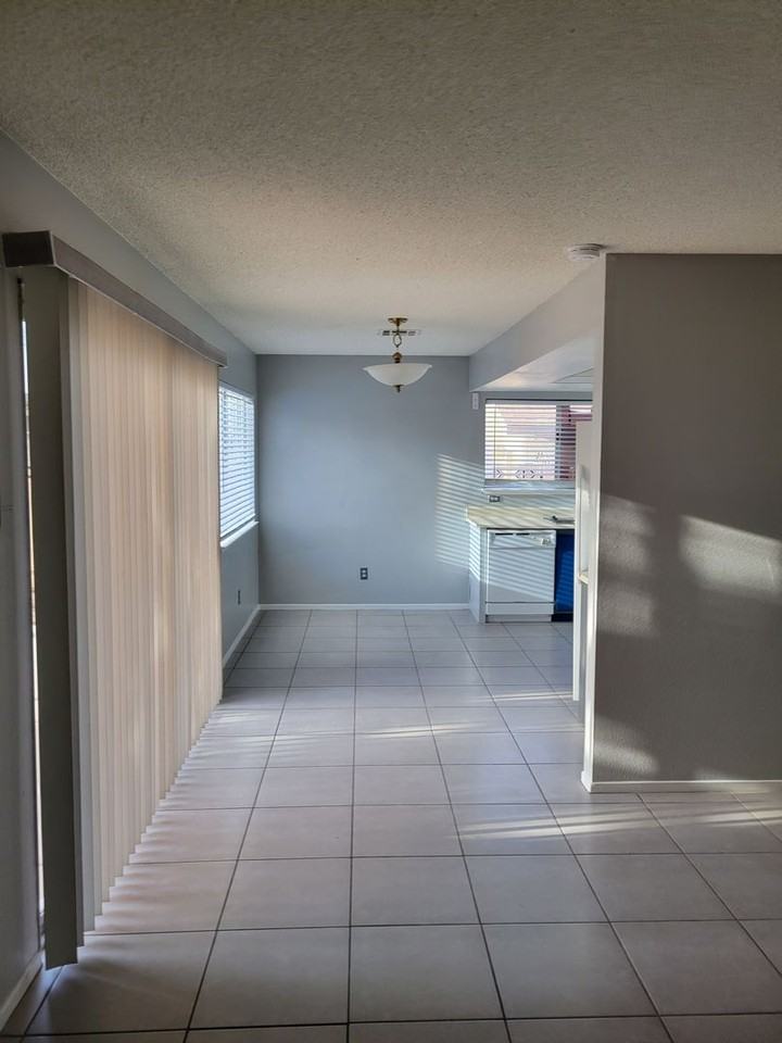 5348 Ravendale Cir - Photo 6 of 20
