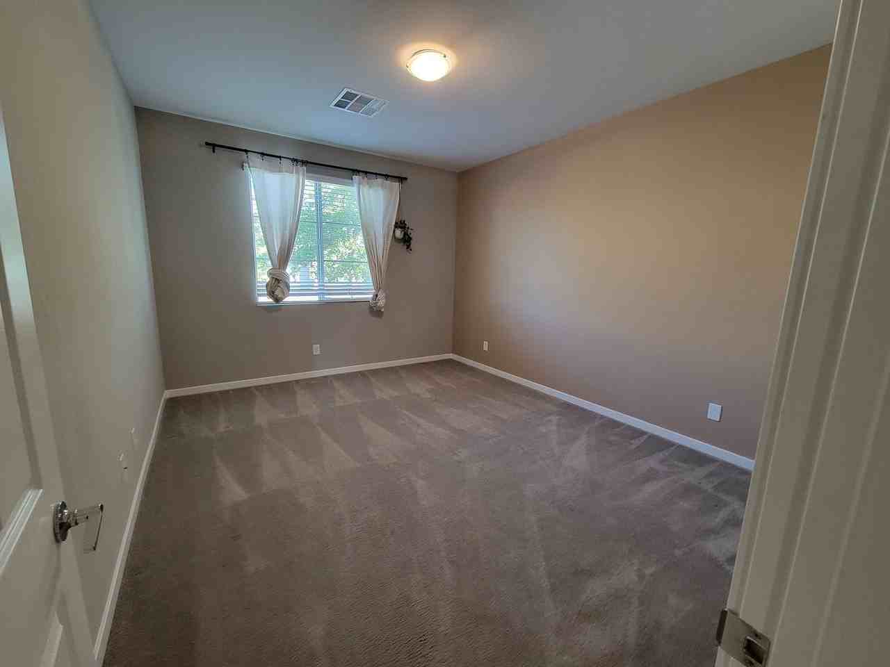 12343 Grey Dunes Ave - Photo 4 of 34