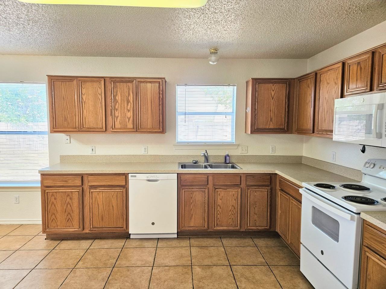 8405 Three Bars Dr - Photo 4 of 23