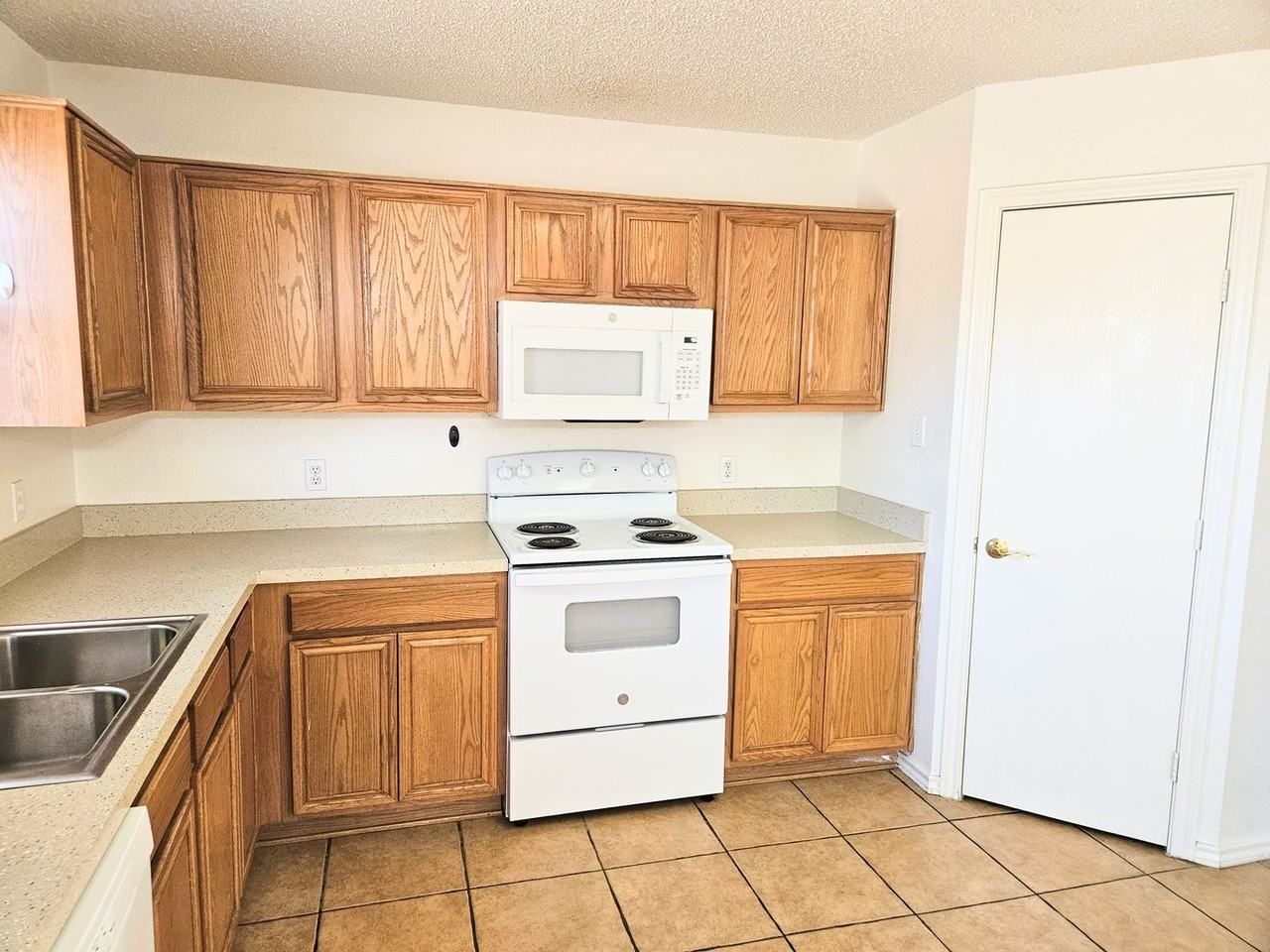8405 Three Bars Dr - Photo 6 of 23