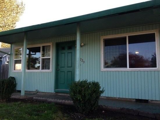 1229 Hemlock Loop