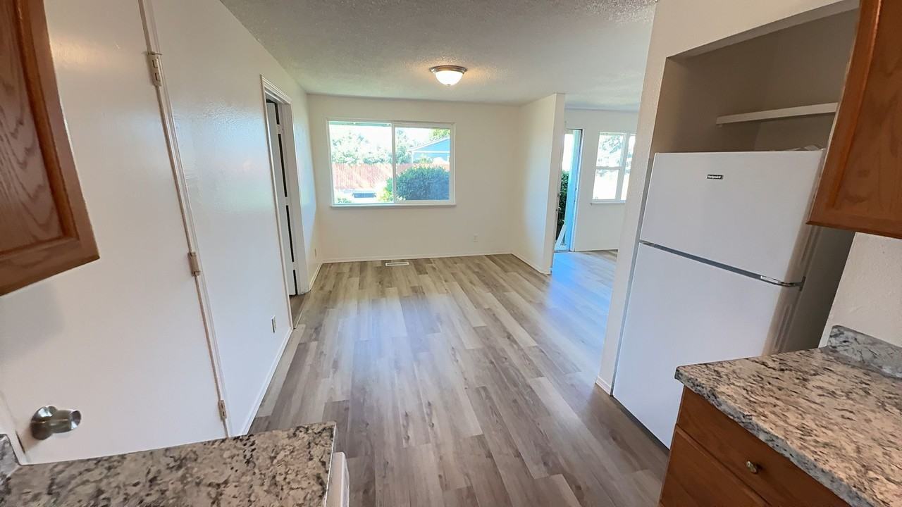 1229 Hemlock Loop - Photo 2 of 13