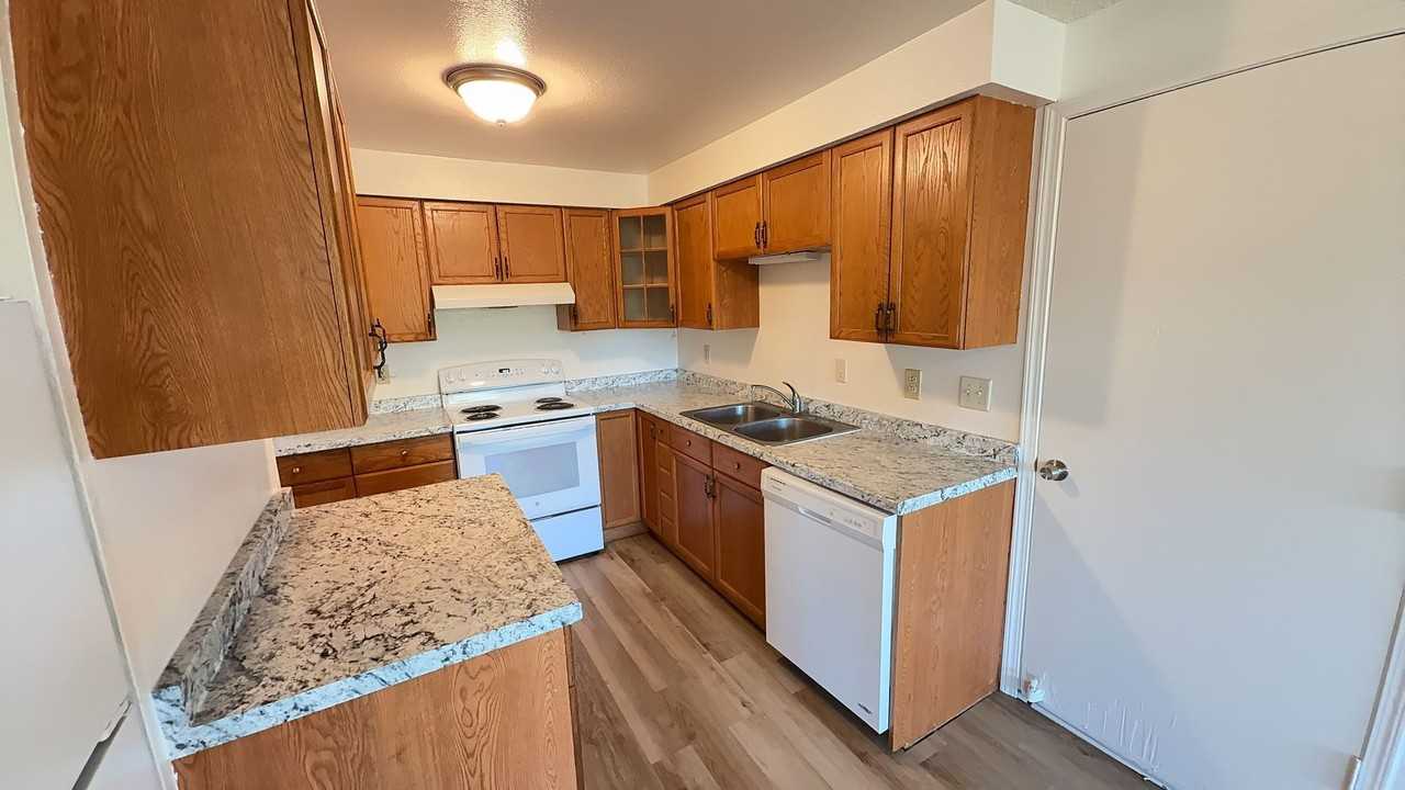 1229 Hemlock Loop - Photo 3 of 13