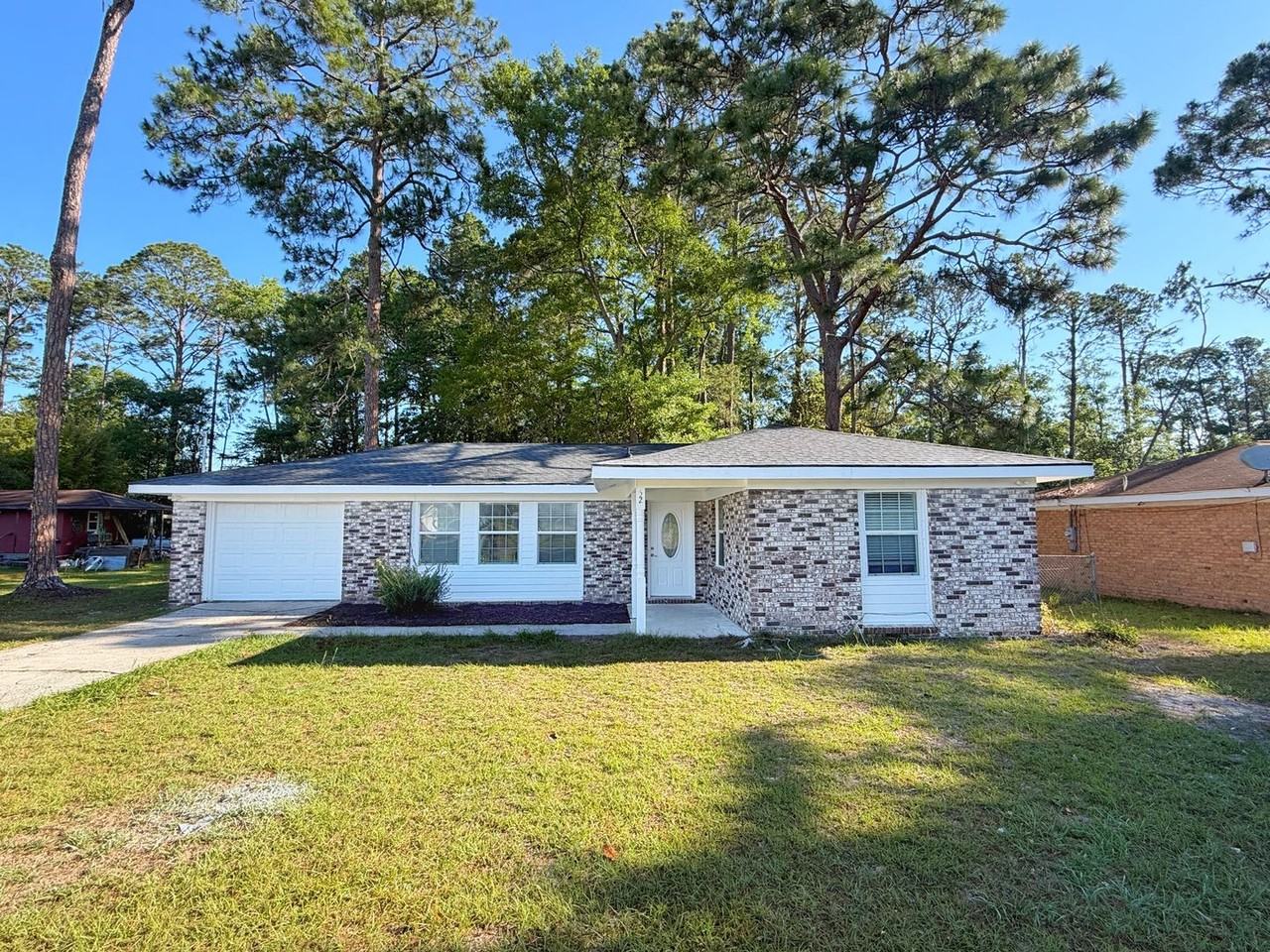 521 Azalea St - Photo 2 of 8