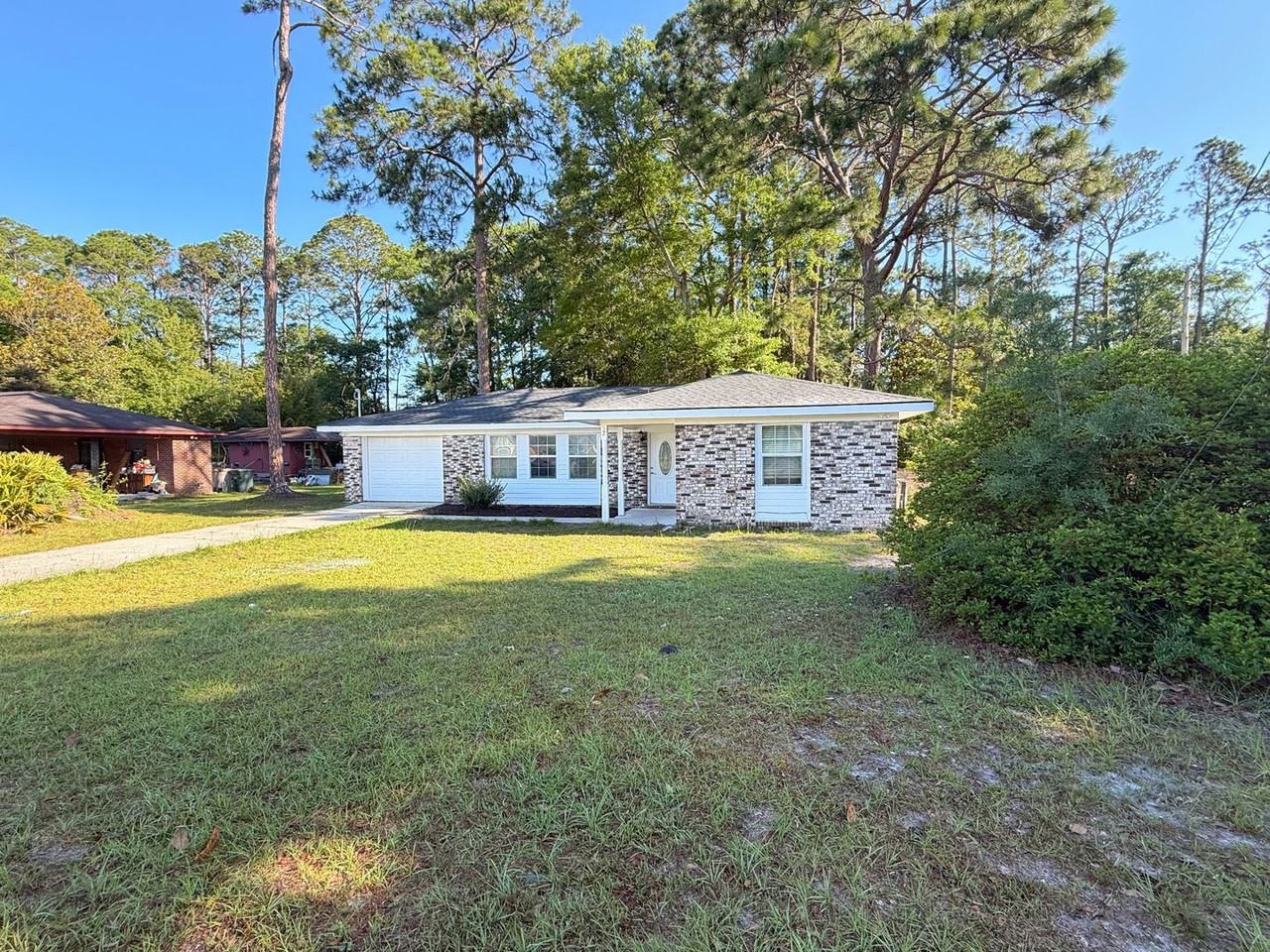 521 Azalea St - Photo 3 of 8