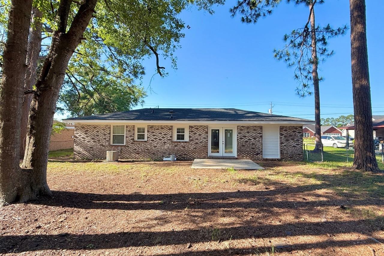 521 Azalea St - Photo 6 of 8