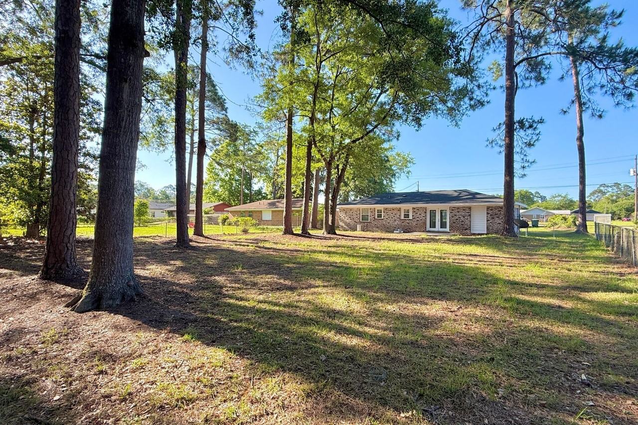 521 Azalea St - Photo 7 of 8