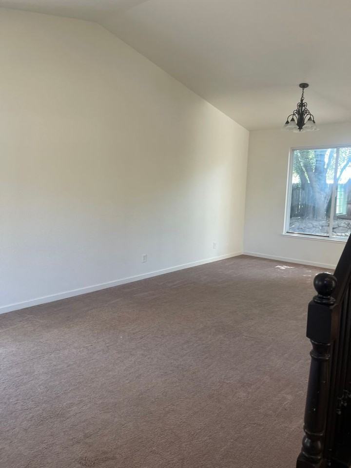 4006 Angelina Ln - Photo 3 of 16