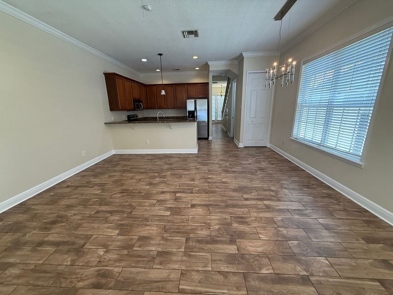 2618 E Central Blvd - Photo 4 of 15