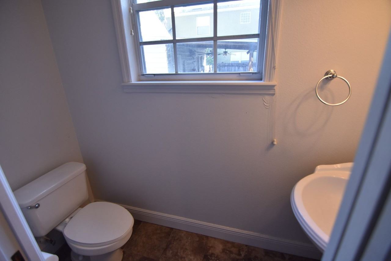 2618 E Central Blvd - Photo 6 of 15