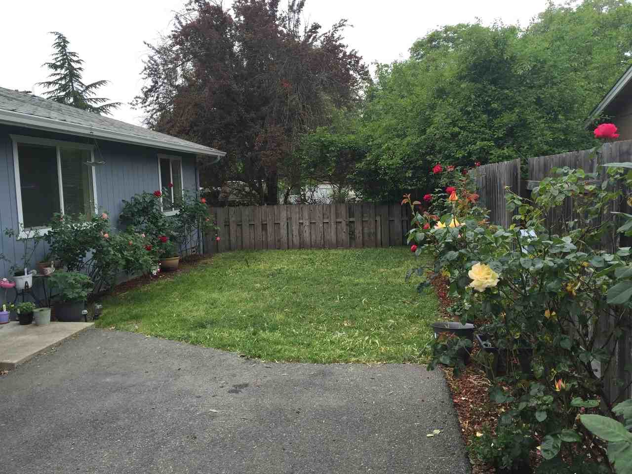 1099 Sw G St - Photo 3 of 13