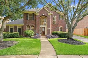 featured image of 22910 Fairleaf Cir