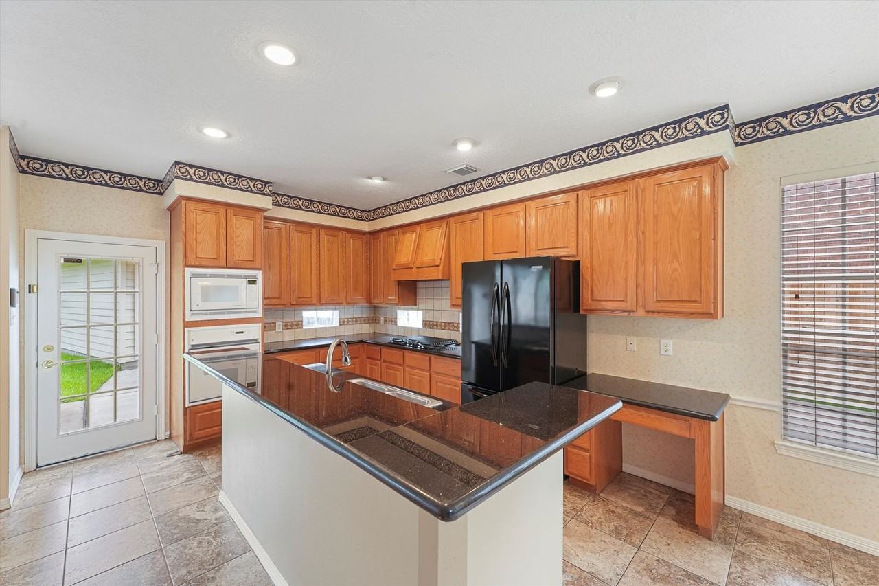 22910 Fairleaf Cir - Photo 5 of 22