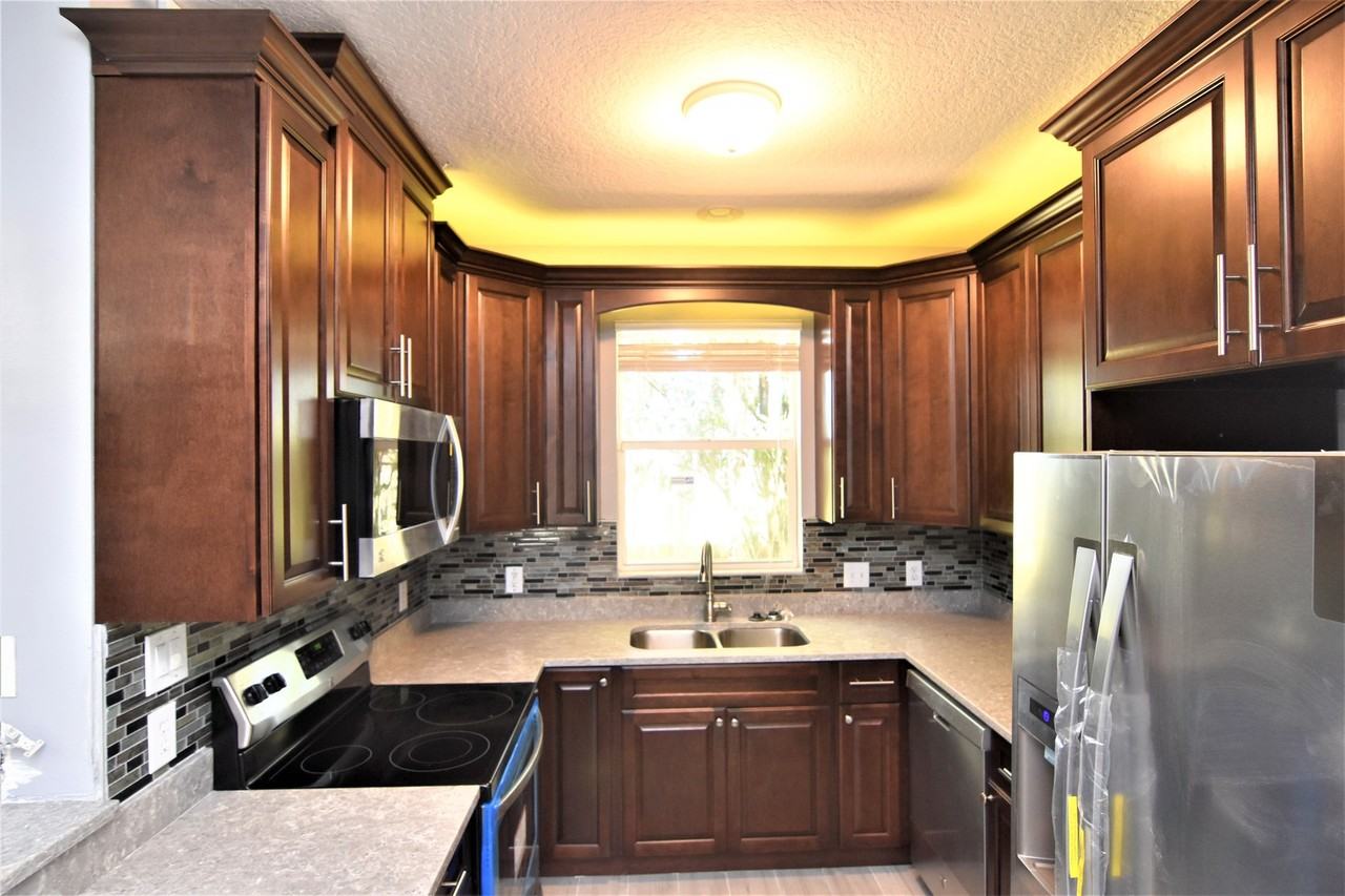 11018 Black Swan Ct - Photo 2 of 5
