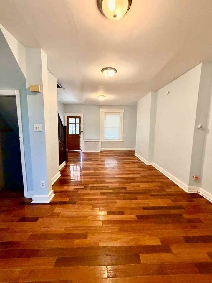 6320 Kingsessing Ave - Photo 4 of 17