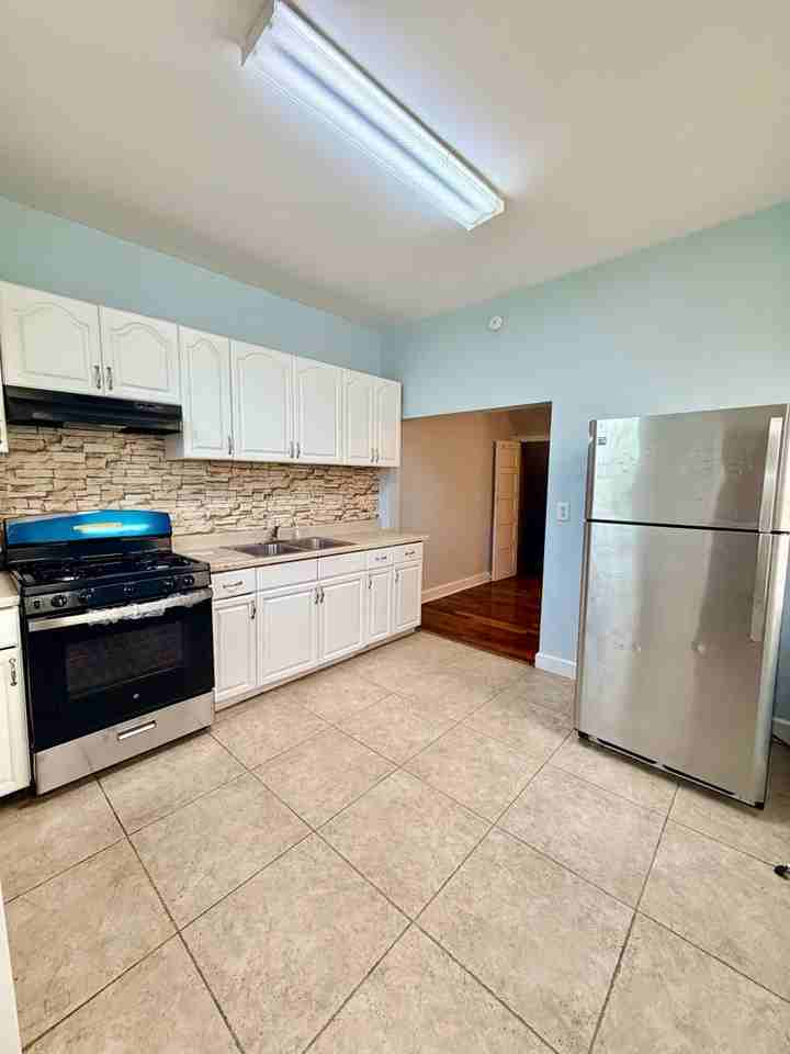 6320 Kingsessing Ave - Photo 5 of 17