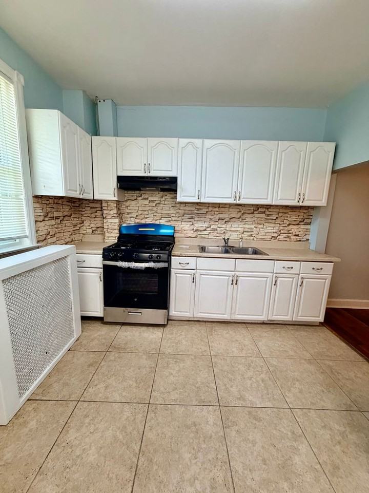 6320 Kingsessing Ave - Photo 6 of 17