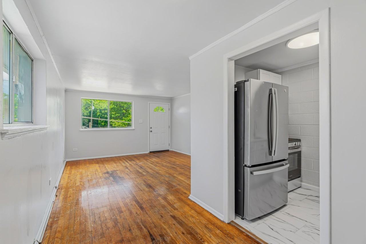 2114 Washington Ave - Photo 2 of 16