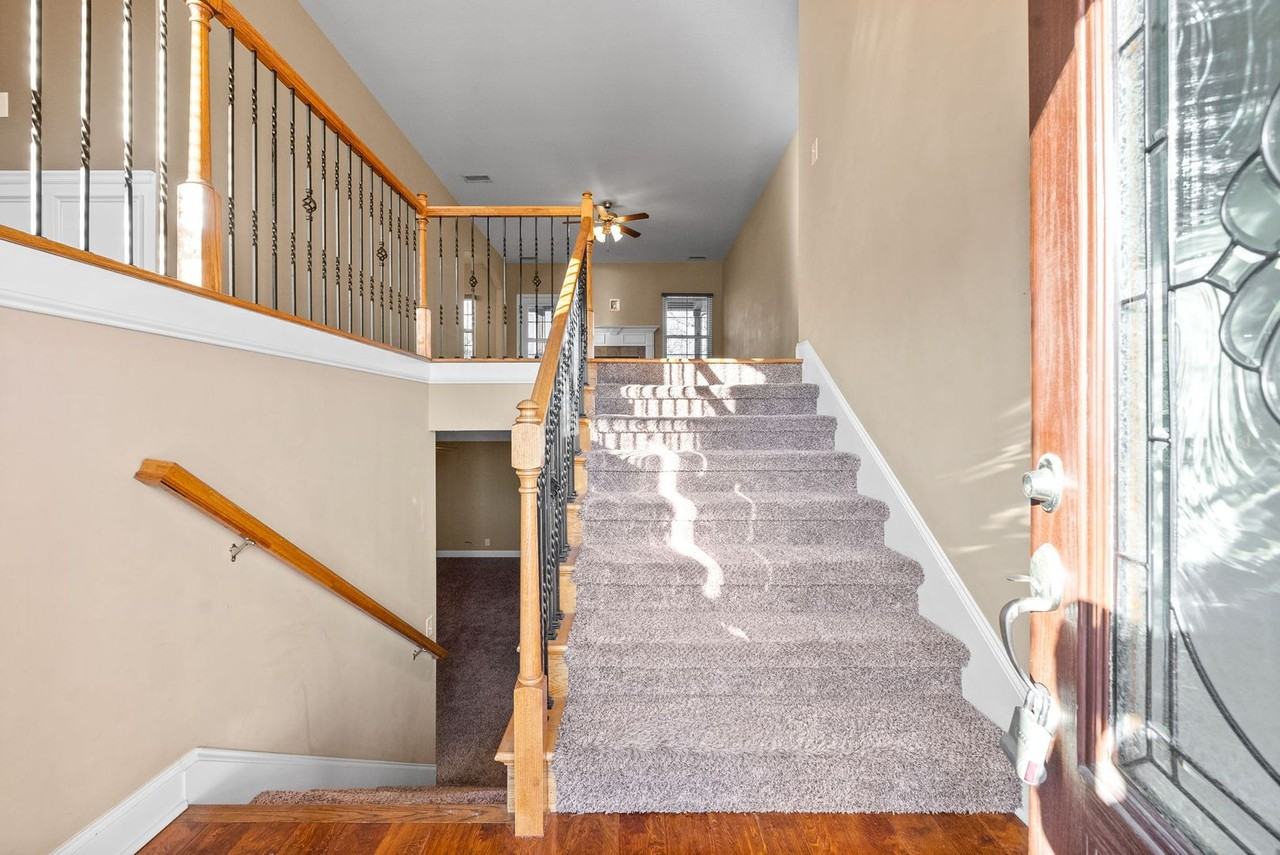 955 Terraceside Cir - Photo 4 of 38