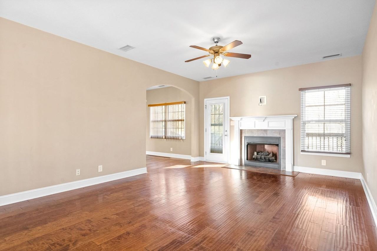 955 Terraceside Cir - Photo 5 of 38