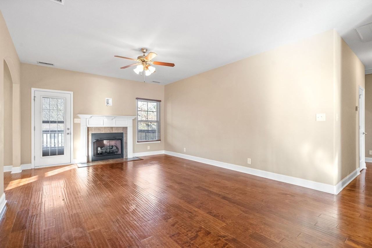 955 Terraceside Cir - Photo 7 of 38