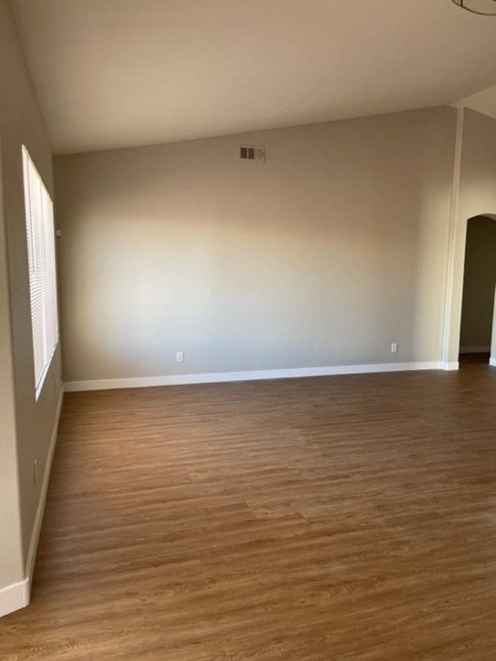 4334 Yorkwood Dr - Photo 4 of 19