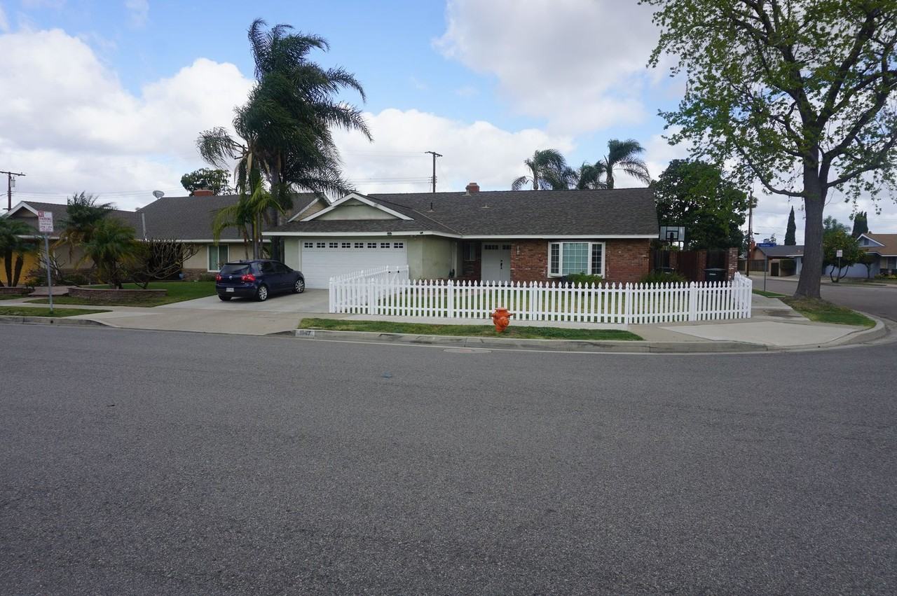 1047 E Tularosa Ave