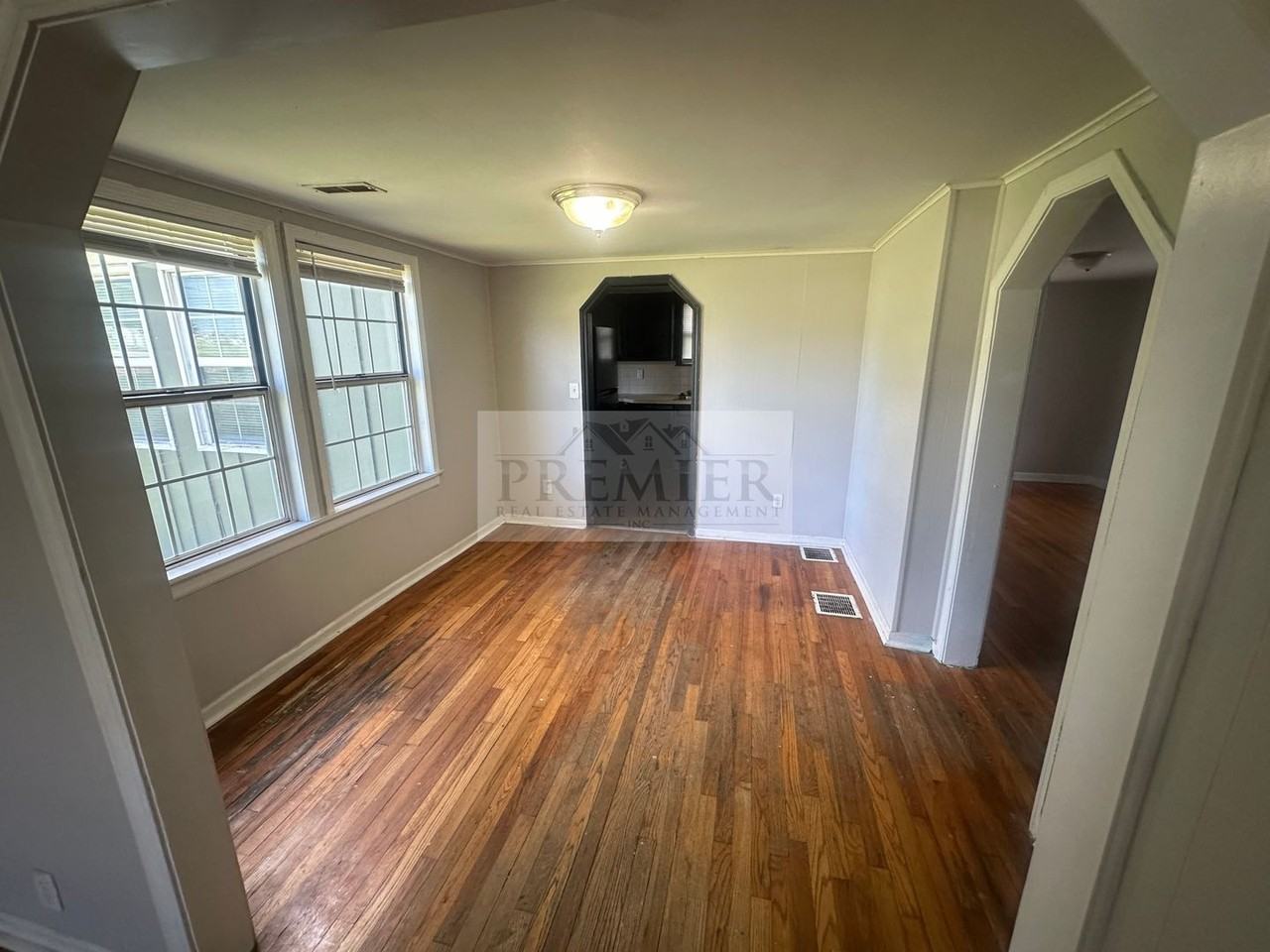 10005 E 53rd St - Photo 6 of 23