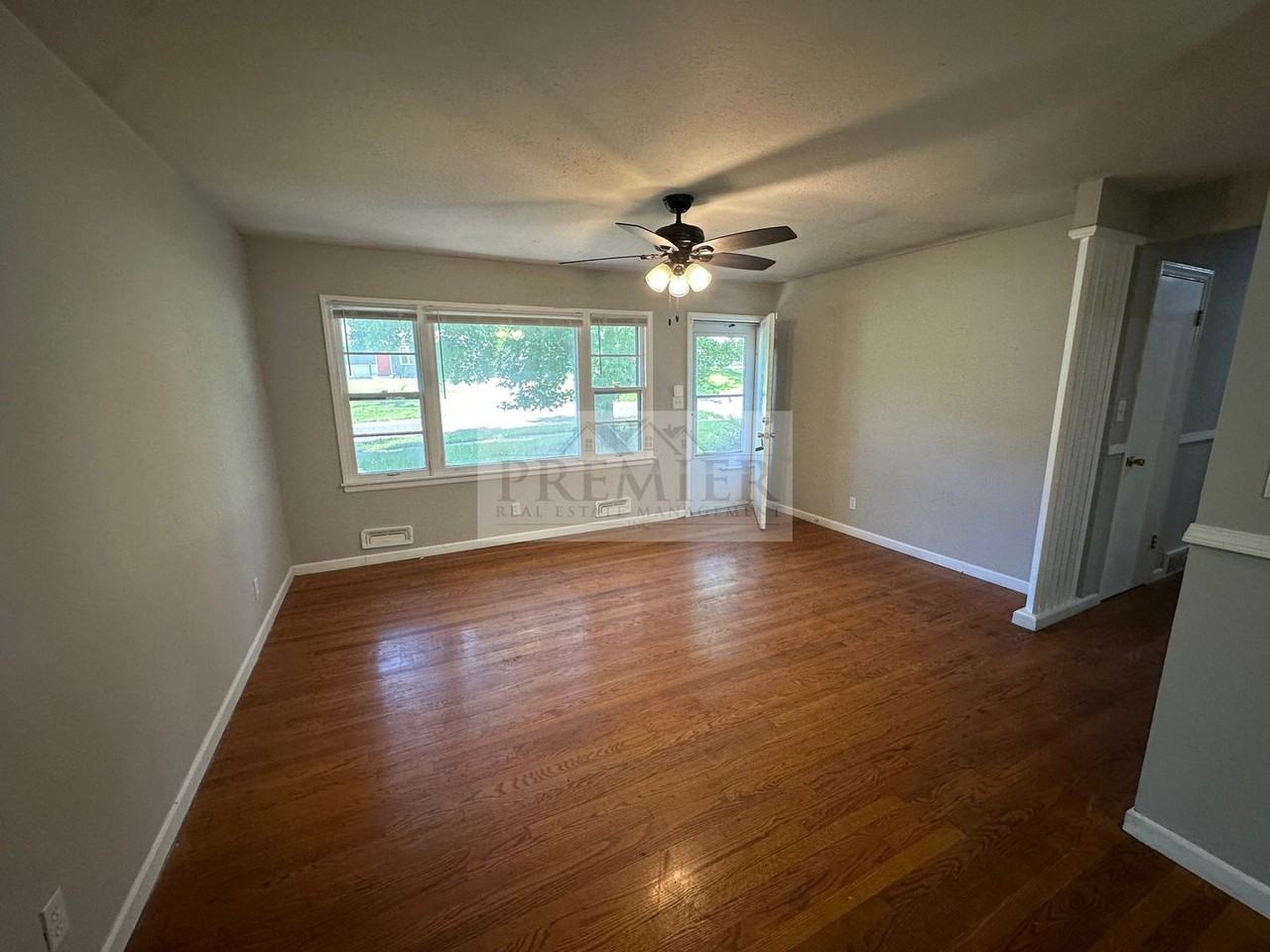 5312 Hunter St - Photo 2 of 17